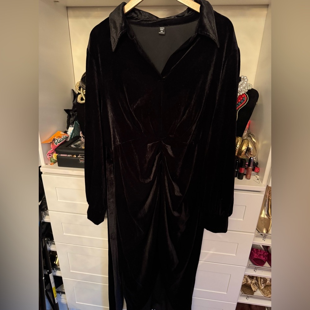 Brand New Timeless Elegance: The Black Velvet Gown